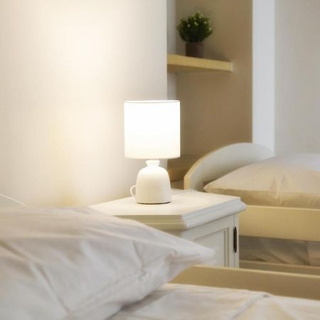 Milestone Inn Лече Екстериор снимка