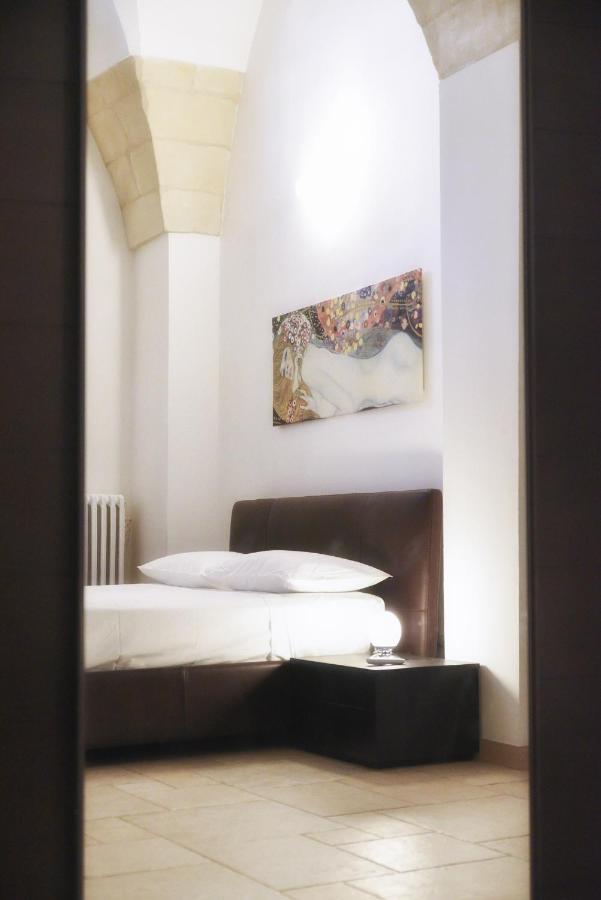 Milestone Inn Лече Екстериор снимка