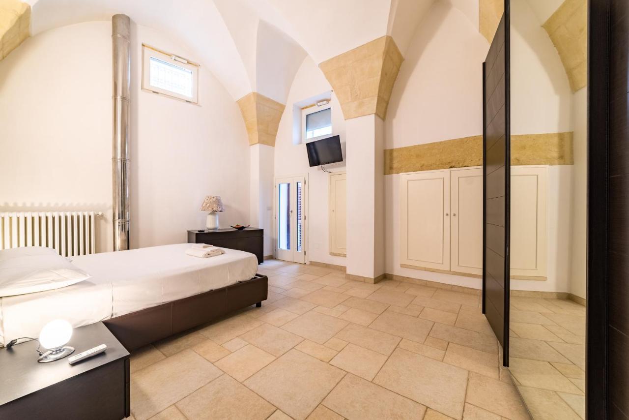 Milestone Inn Лече Екстериор снимка