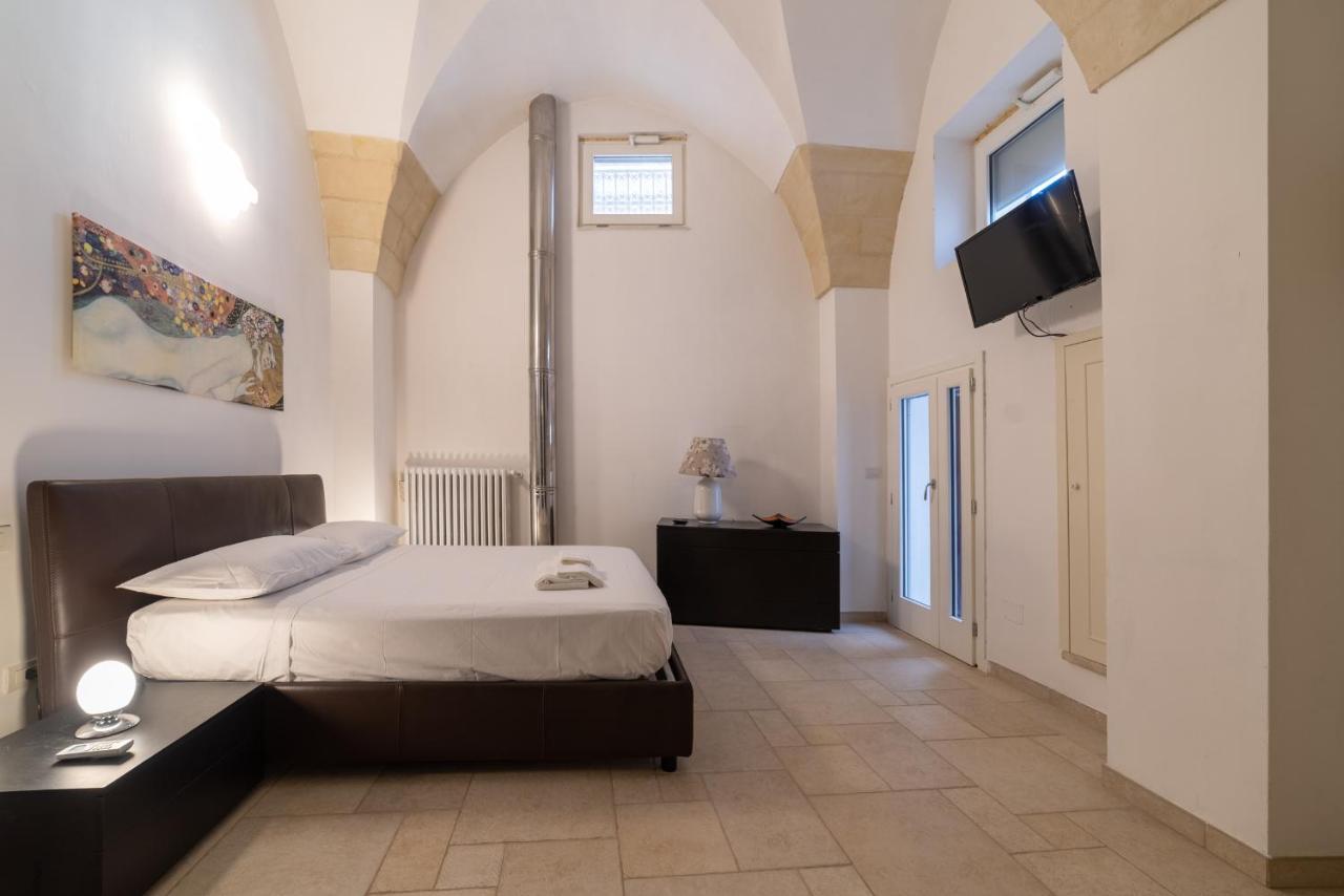 Milestone Inn Лече Екстериор снимка