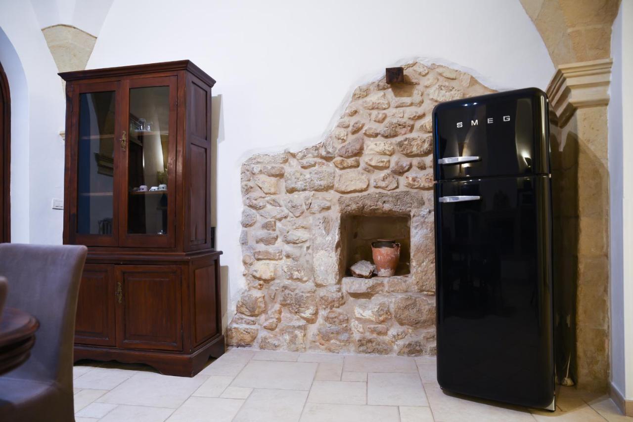 Milestone Inn Лече Екстериор снимка
